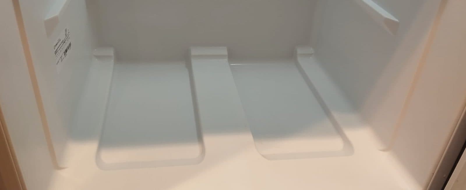 Fridge cleaning included in end of tenancy cleaning London